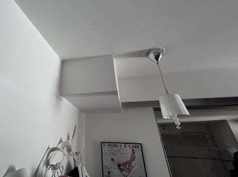 Cloquages de peinture au plafond chez Mme Hermant